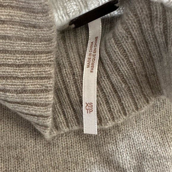 Like New Never Worn Free People Size XS Cashmere Sweater - Picture 5 of 5
